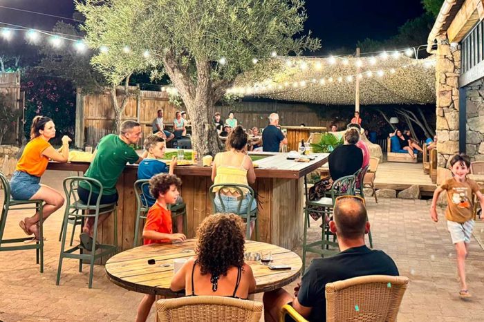 Camping Kevano Plage 4 étoiles Pianottoli Caldarello Terrasse bar