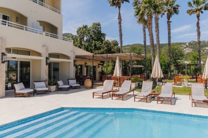 Hotel Corsica 5 Spa Serena Calvi Piscine Terrasse