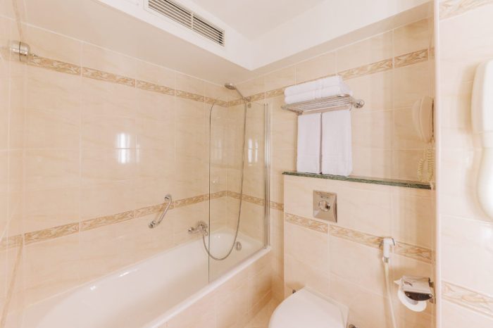 hotel-corsica-5-spa-serena-calvi-salle-de-bain