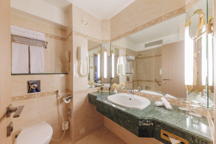 hotel-corsica-5-spa-serena-calvi-salle-de-douche