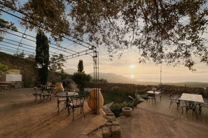 Hôtel d’hôtes Palazzu Pigna village Pigna Terrasse restaurant
